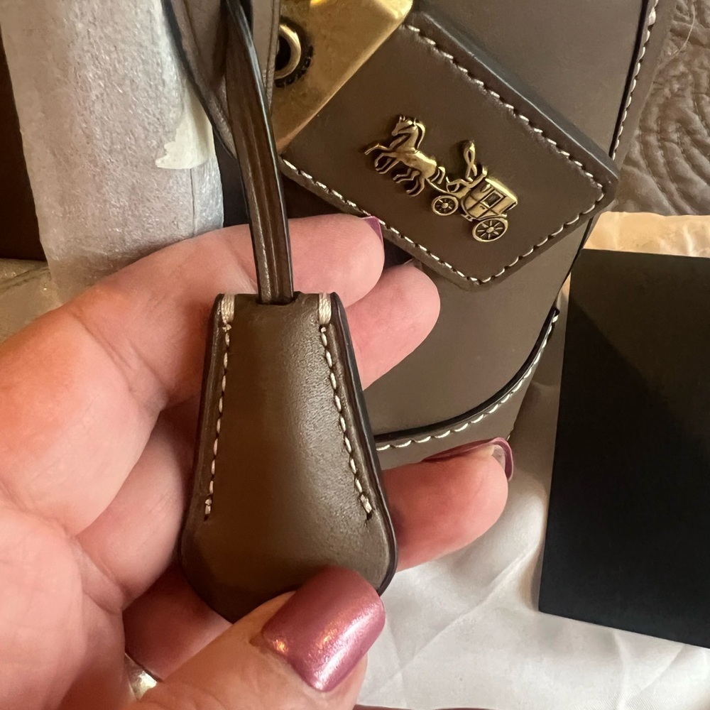 NWT Coach Revel in Dark Stone, glove-tanned leather - Picture 4 of 11